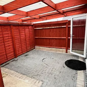 Full Near Heathrow Airport & London , Hayes (Greater London) United Kingdom